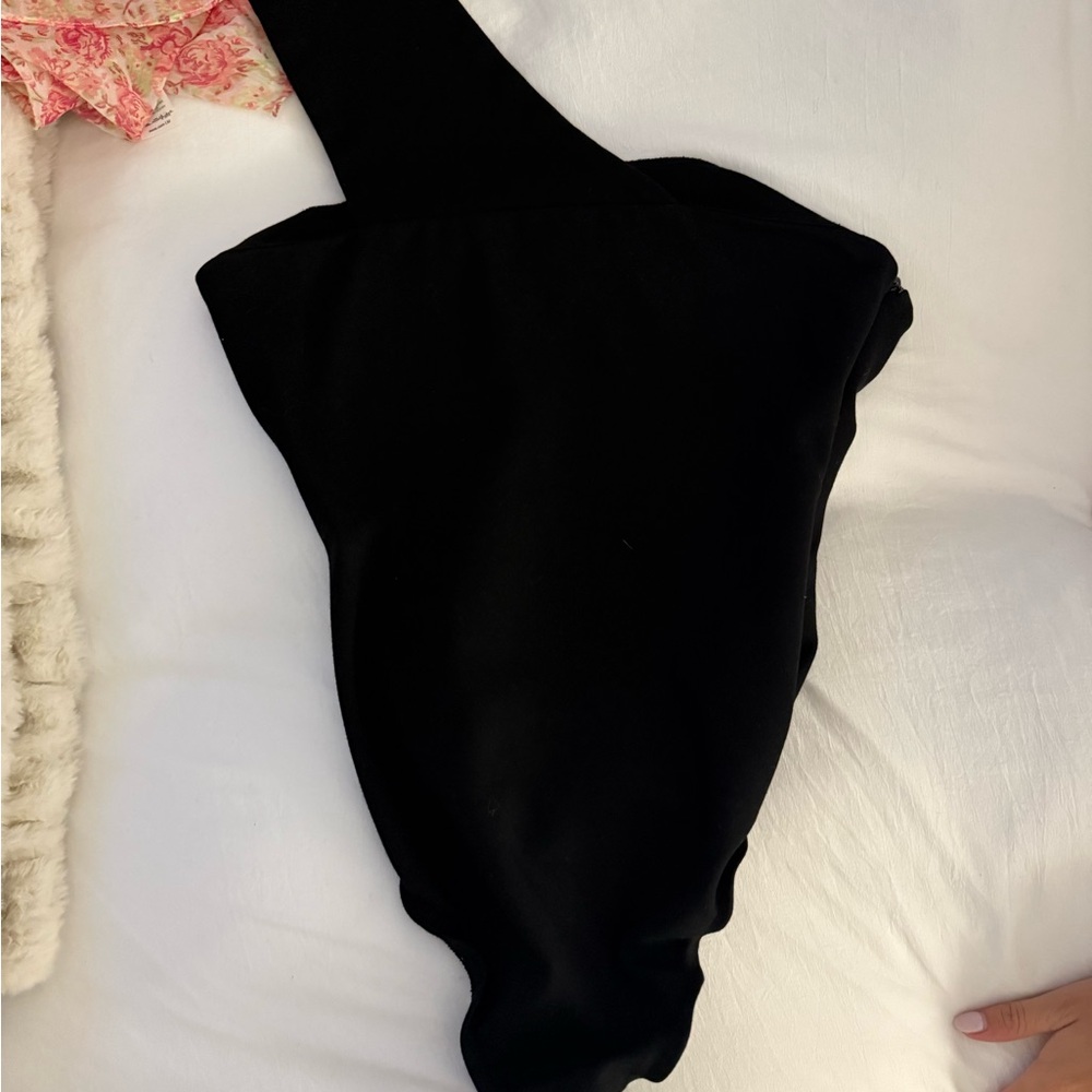 Black One-Shoulder Swimsuit